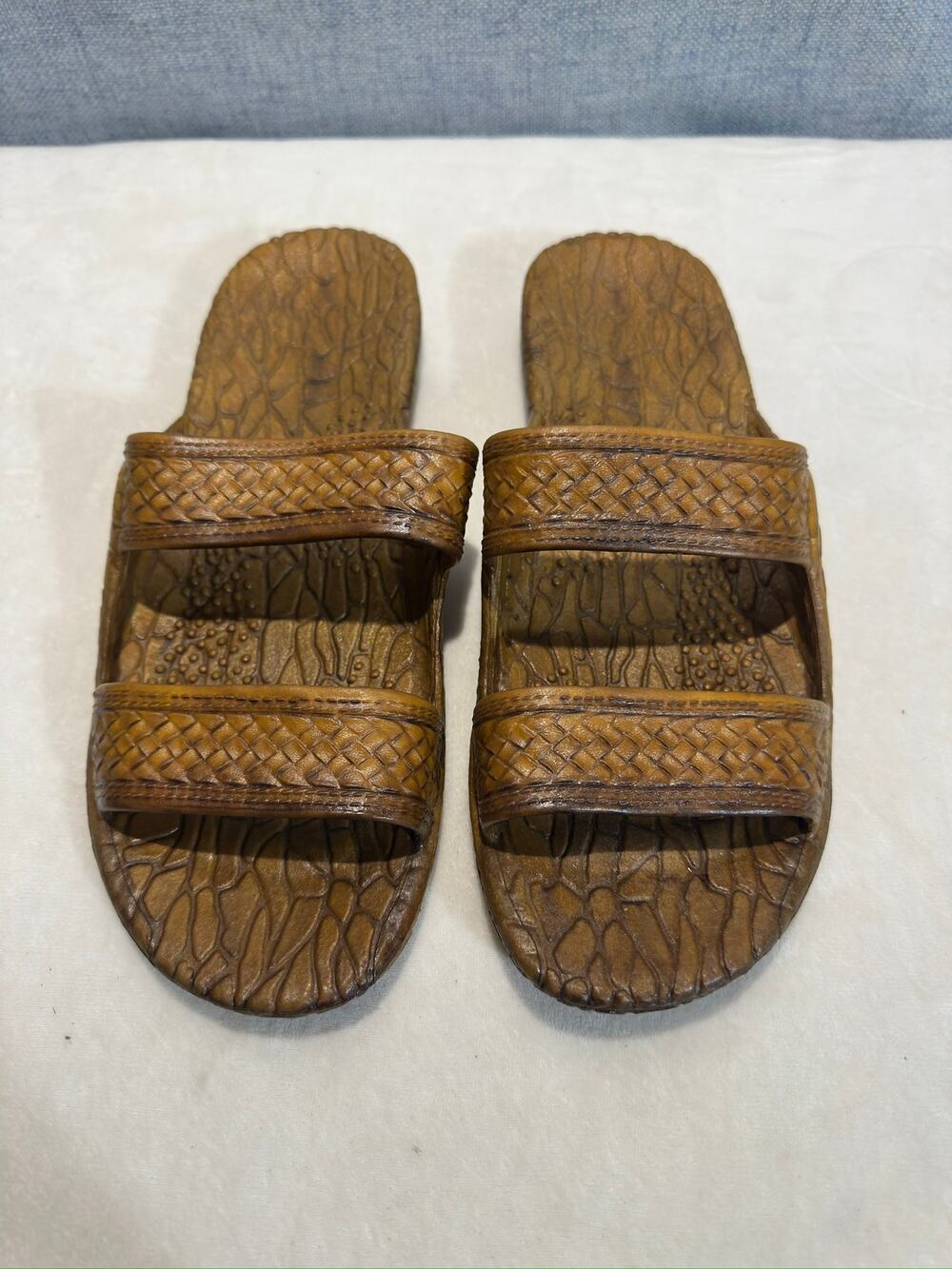 Pali Hawaii Unisex Classic Jandals Sandals 12 Lt. Brown Textured 2 Strap Sliders